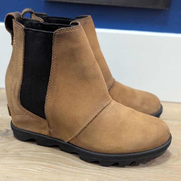 Sorel Shoes - Sorel Joan of Arctic Wedge II Chelsea Boots in Nubuck!
